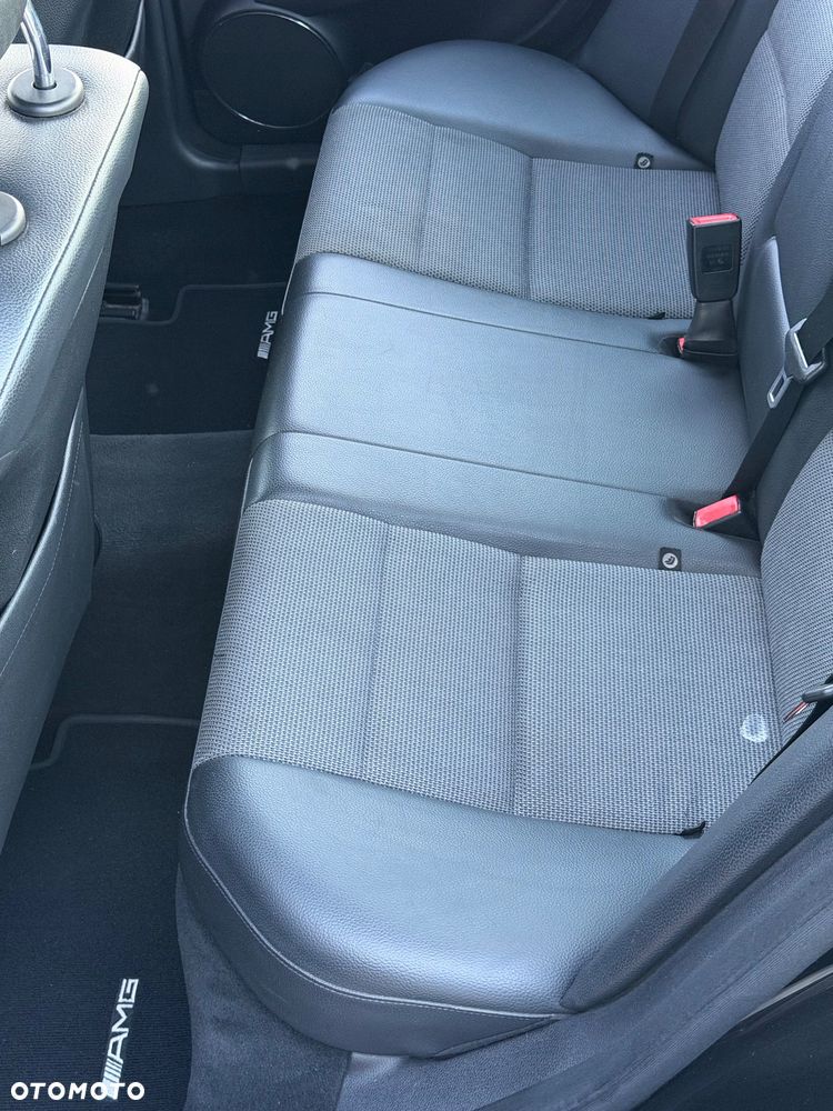 Mercedes-Benz Klasa C 320 CDI DPF 7G-TRONIC Avantgarde - 16