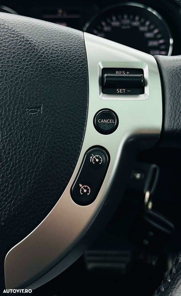 Nissan Qashqai 2.0 DCI 4 x 4 DPF Aut tekna - 27