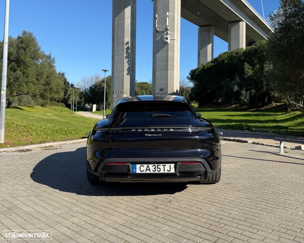 Porsche Taycan Cross Turismo 4 - 5