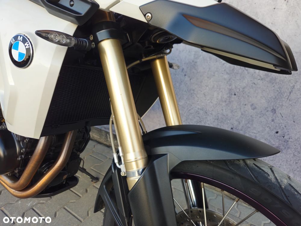 BMW F - 24