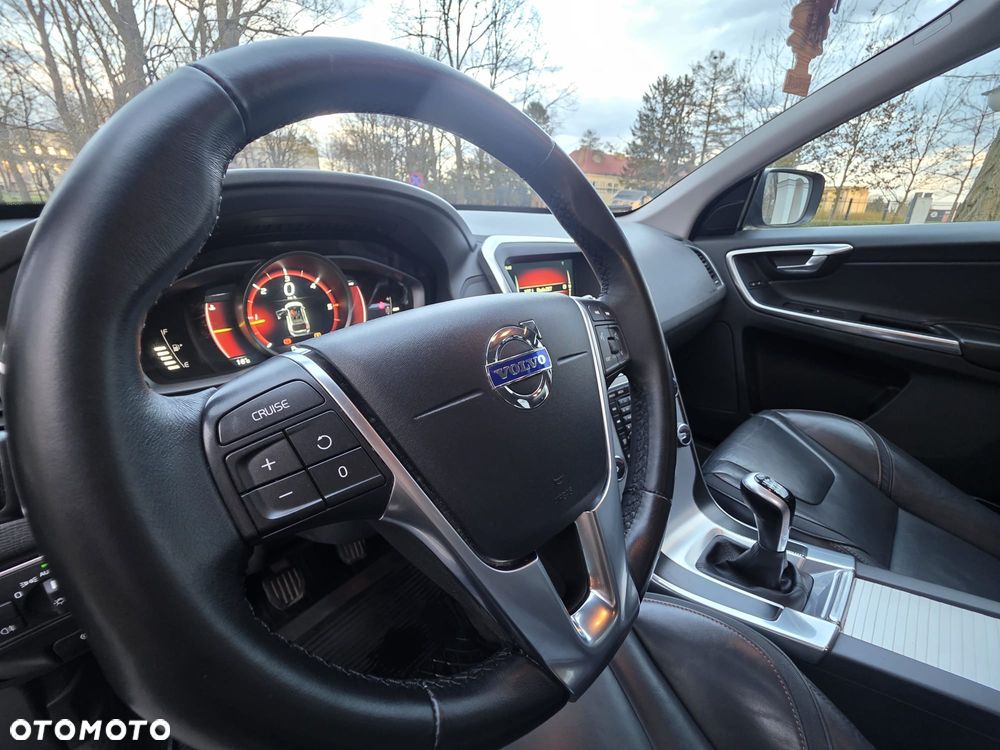 Volvo XC 60 D3 Drive-E Ocean Race - 14