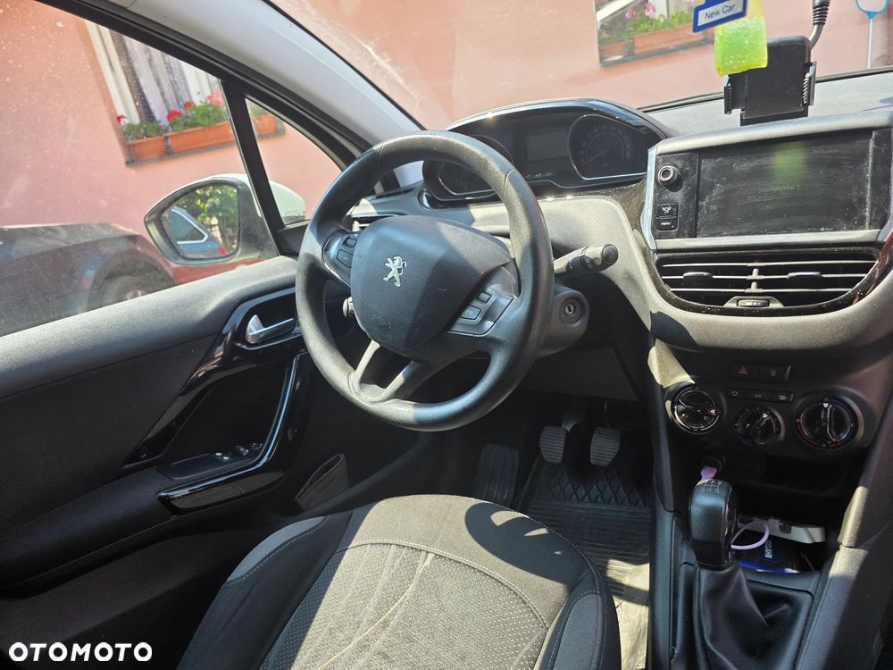 Peugeot 208 - 5