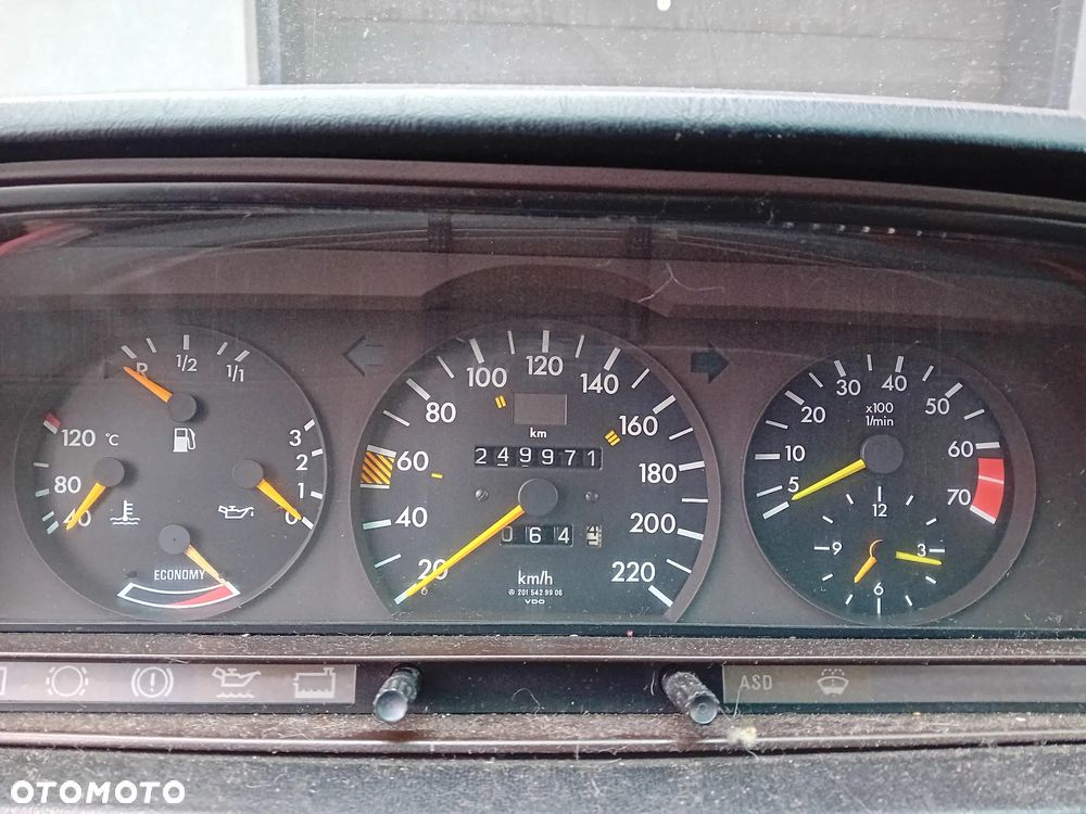 *MERCEDES 190* Samochód na części - 7