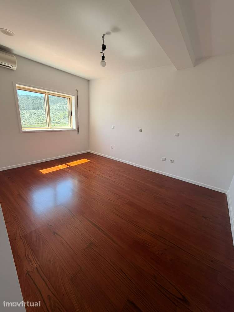 Moradia T3 com piscina, garagem e jardim - Grande imagem: 5/23