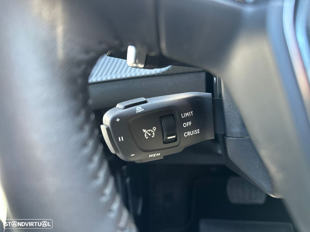 Peugeot 2008 1.2 Hybrid Allure e-DCS6 - 43