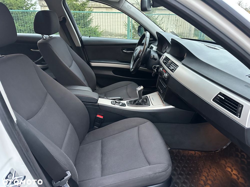 BMW Seria 3 320d - 25
