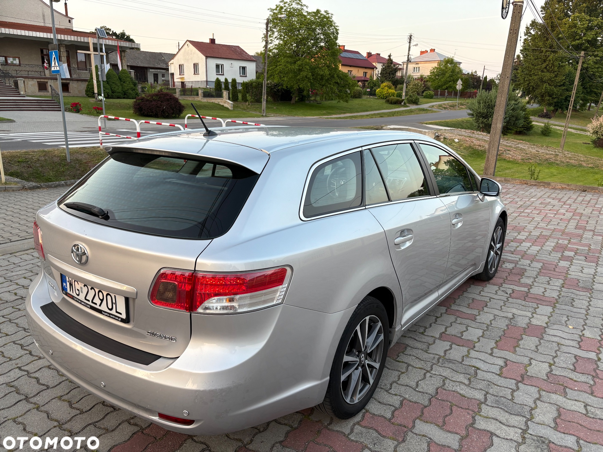 Toyota Avensis 2.0 D-4D Premium - 3