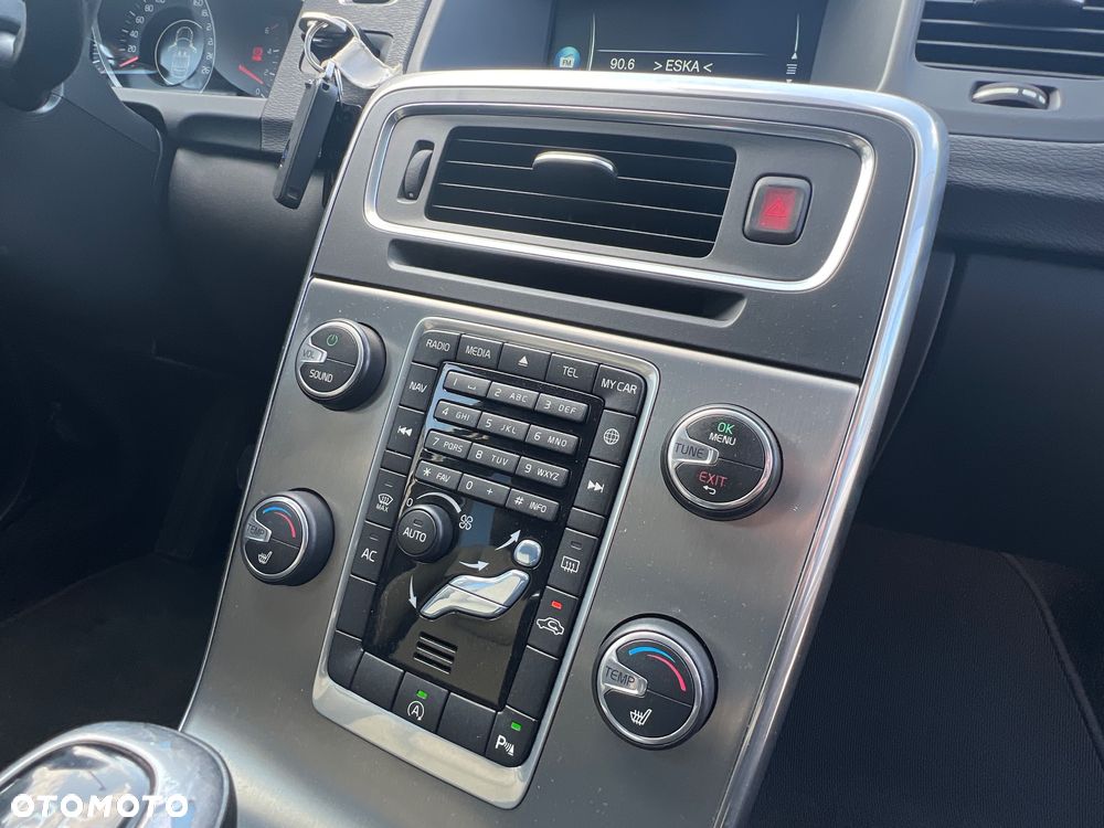 Volvo V60 D4 Momentum - 14