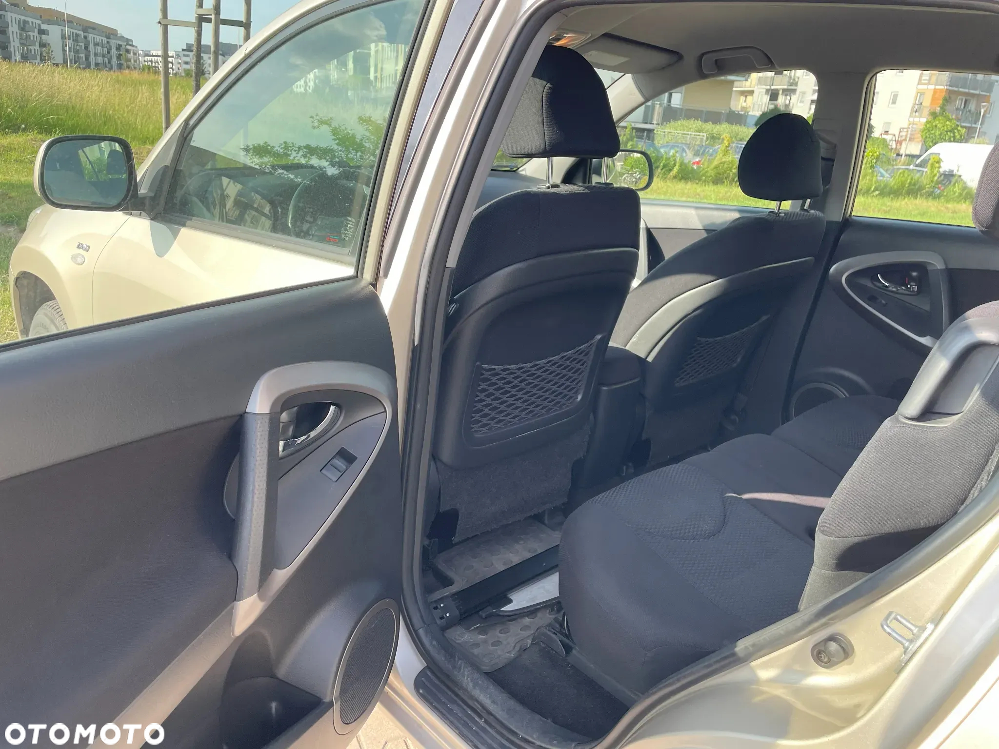 Toyota RAV4 2.2 D-4D Sol - 10
