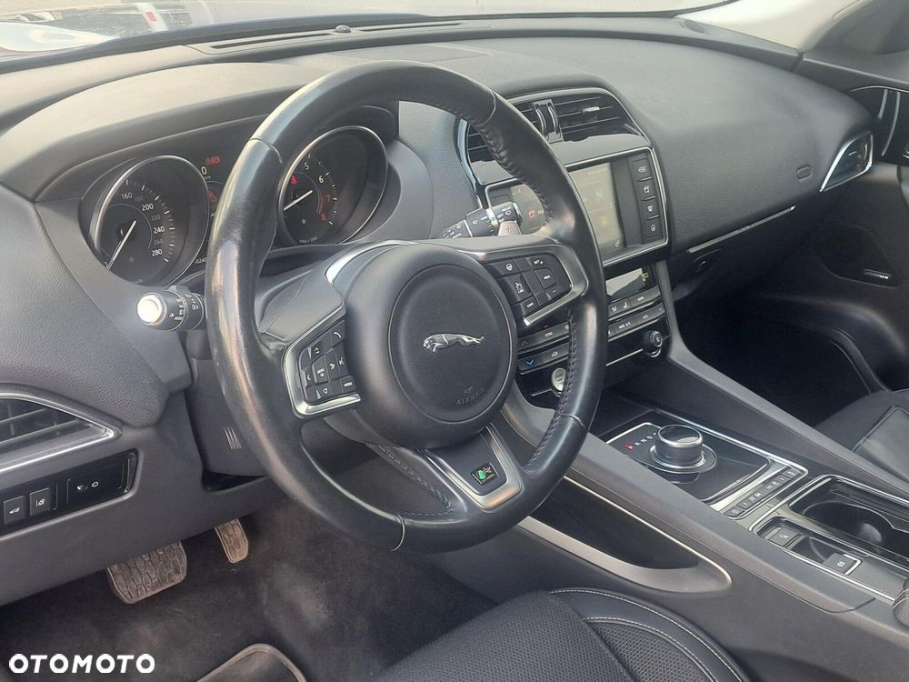 Jaguar F-Pace - 14