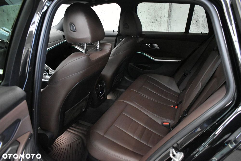 BMW Seria 3 320d xDrive M Sport sport - 21
