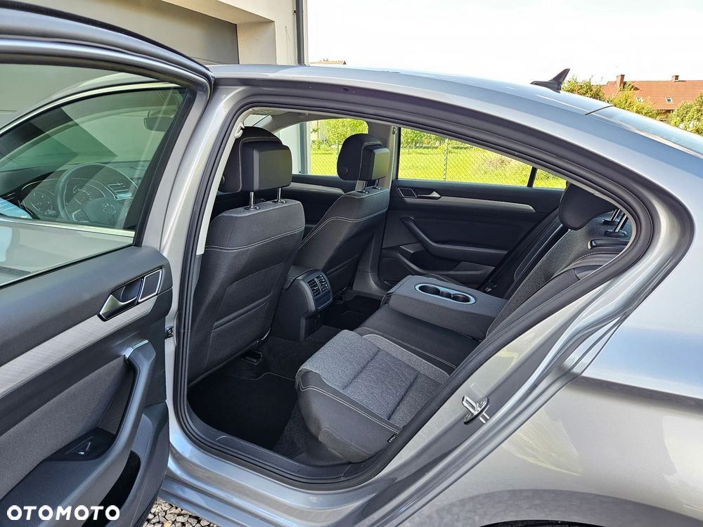 Volkswagen Passat 2.0 TDI EVO Business - 31