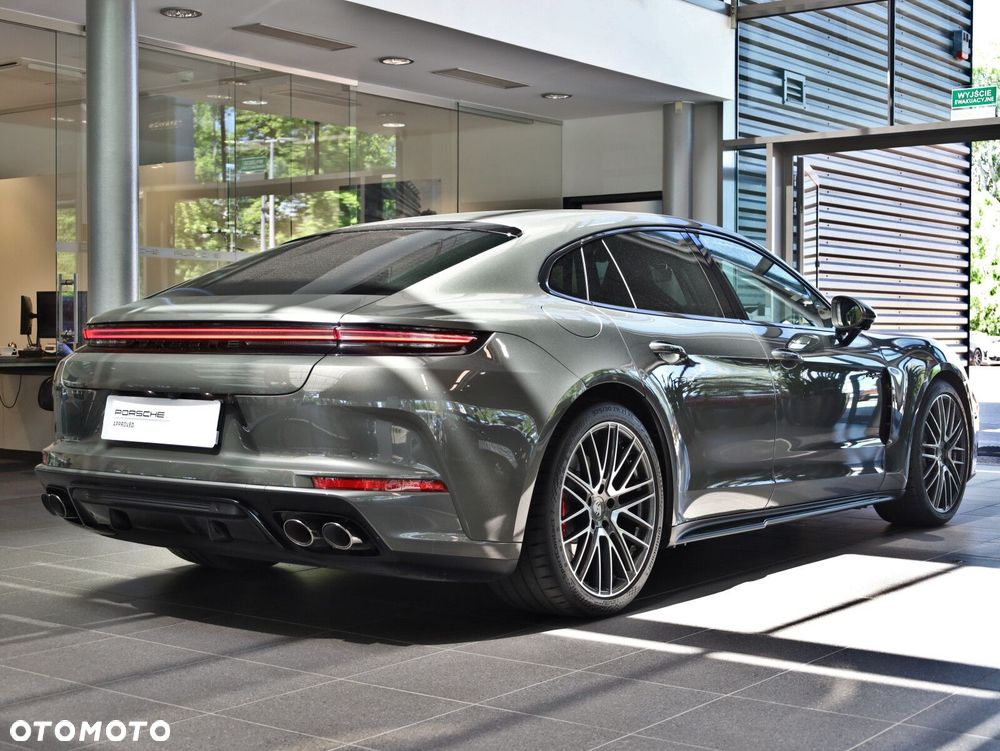 Porsche Panamera - 4