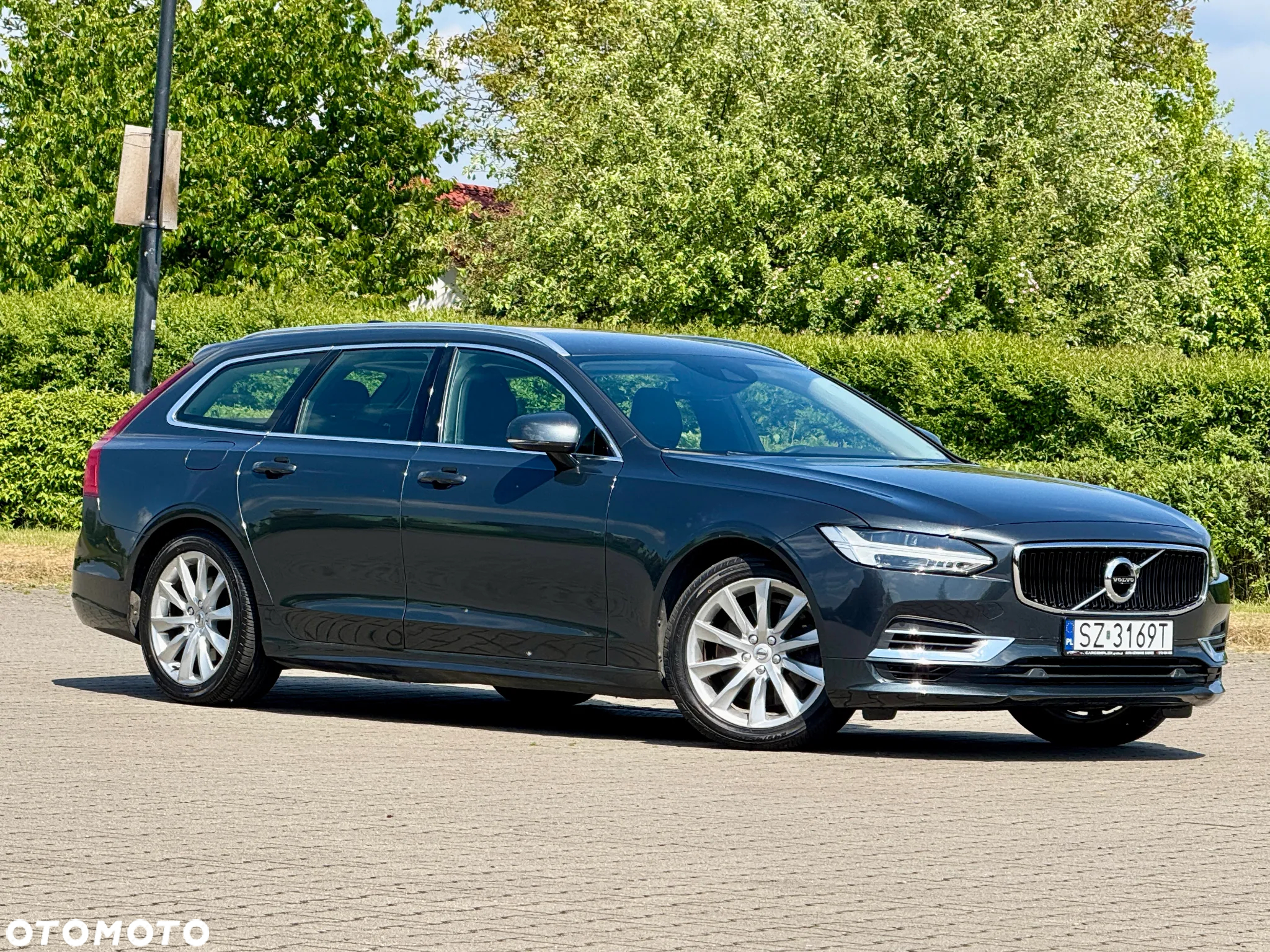 Volvo V90 T8 AWD Plug-In Hybrid Momentum Pro - 12