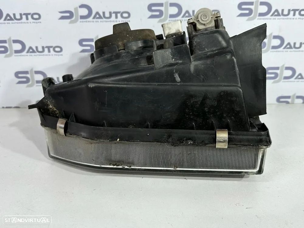 Farol Direito / Esquerdo - Mitsubishi Pajero II - 13
