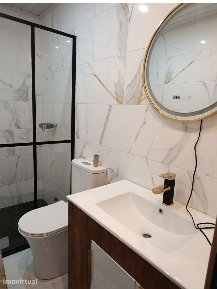 Moradia T2 em remodelação - Grande imagem: 4/19