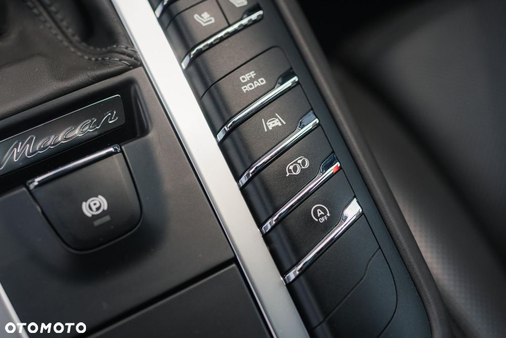 Porsche Macan Turbo - 24