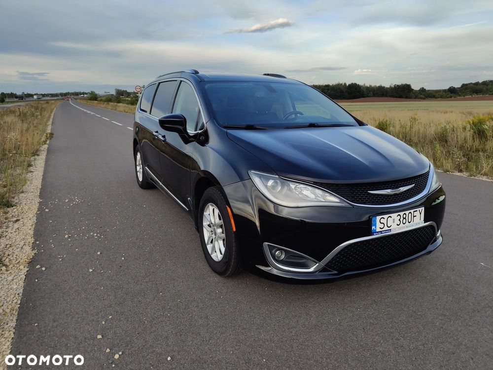 Chrysler Pacifica - 3
