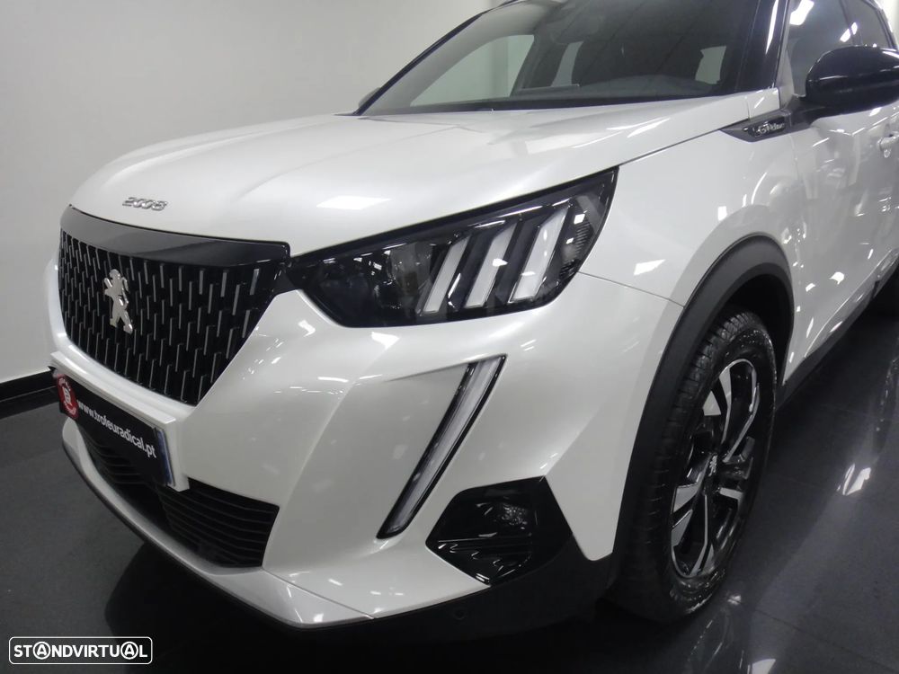 Peugeot 2008 PureTech 130 EAT8 GT - 4