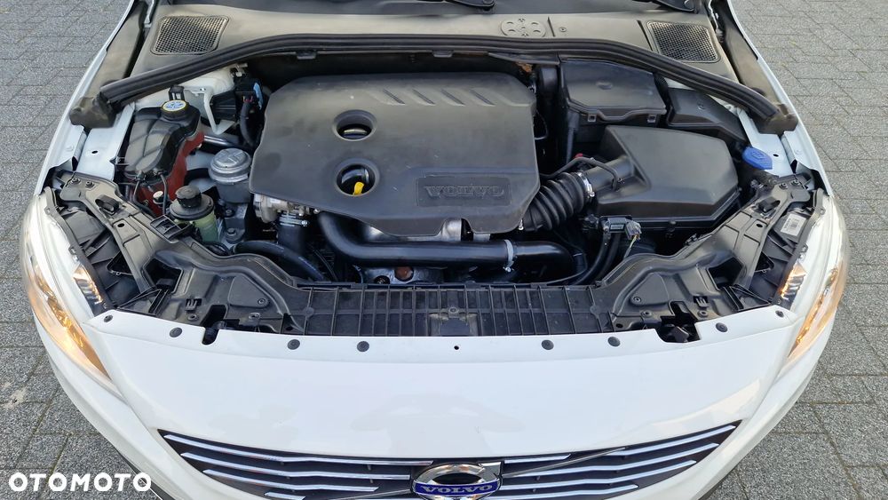 Volvo V60 D2 Momentum - 28