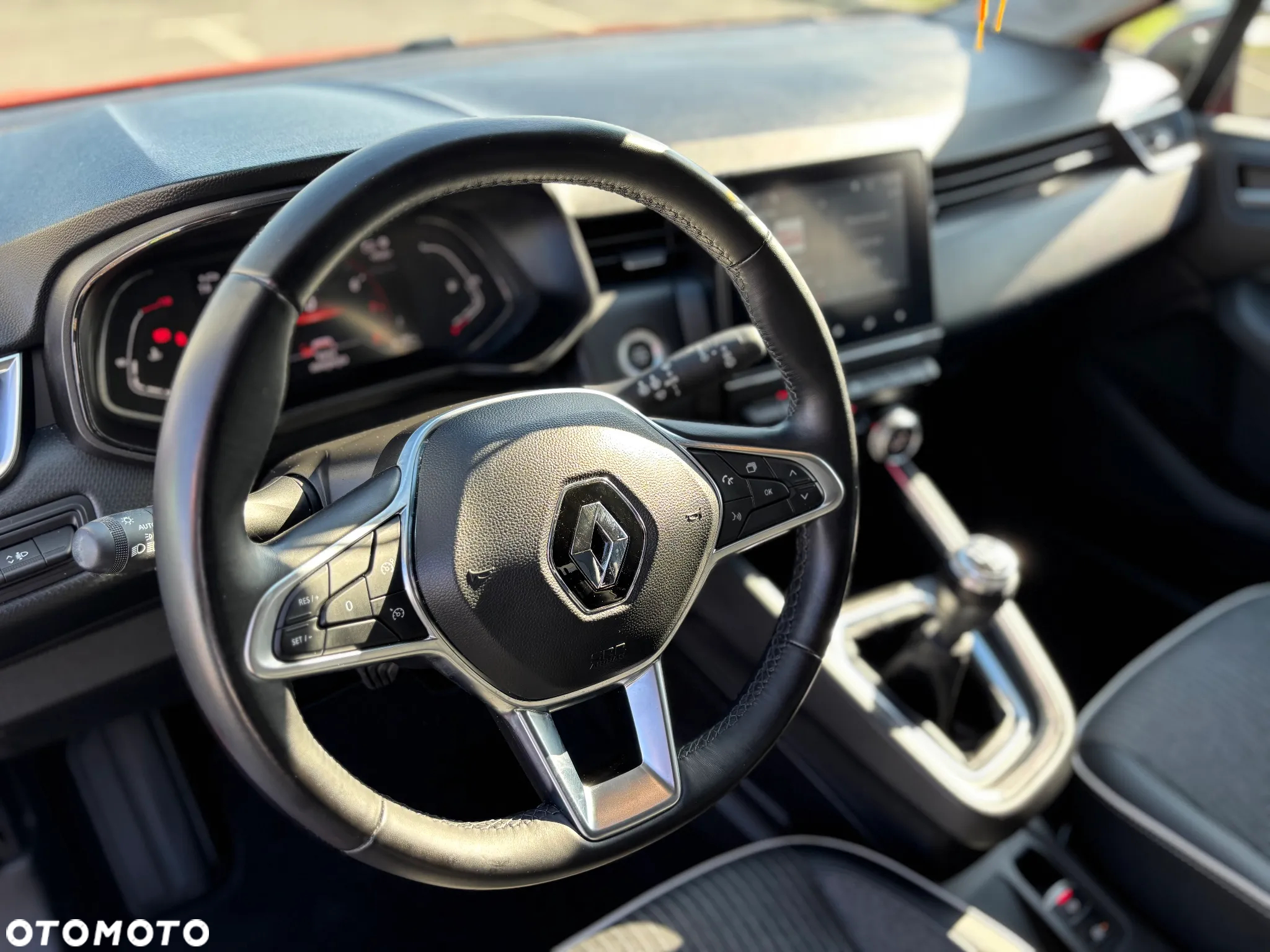 Renault Clio 1.0 TCe Techno - 9