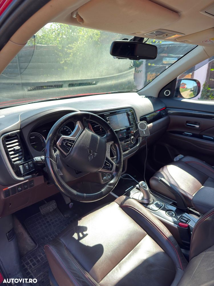 Mitsubishi Outlander 2.0 4WD Plus - 5