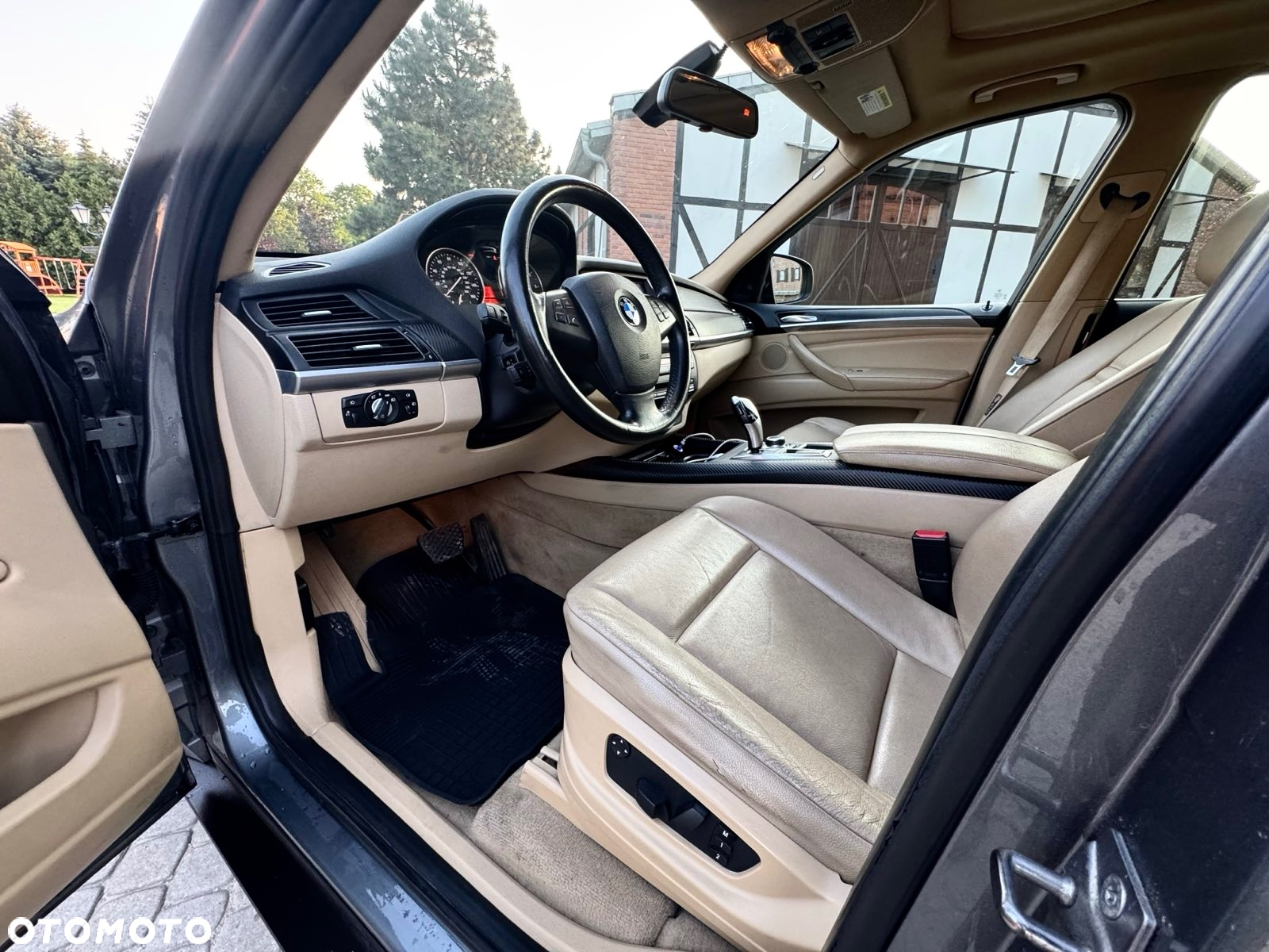 BMW X5 4.8i xDrive - 29