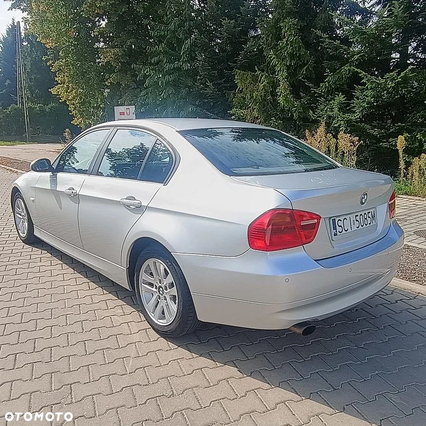 BMW Seria 3 318i - 4