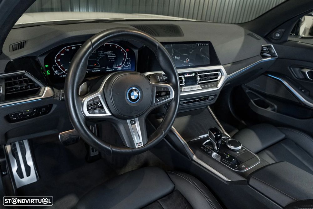BMW 330 e Touring Pack M Auto - 24