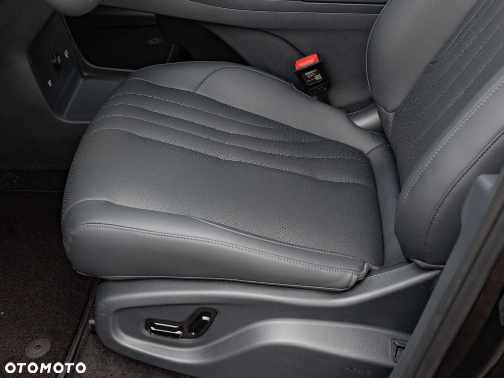 Geely Starray EM-i 1.5 PHEV Max - 12