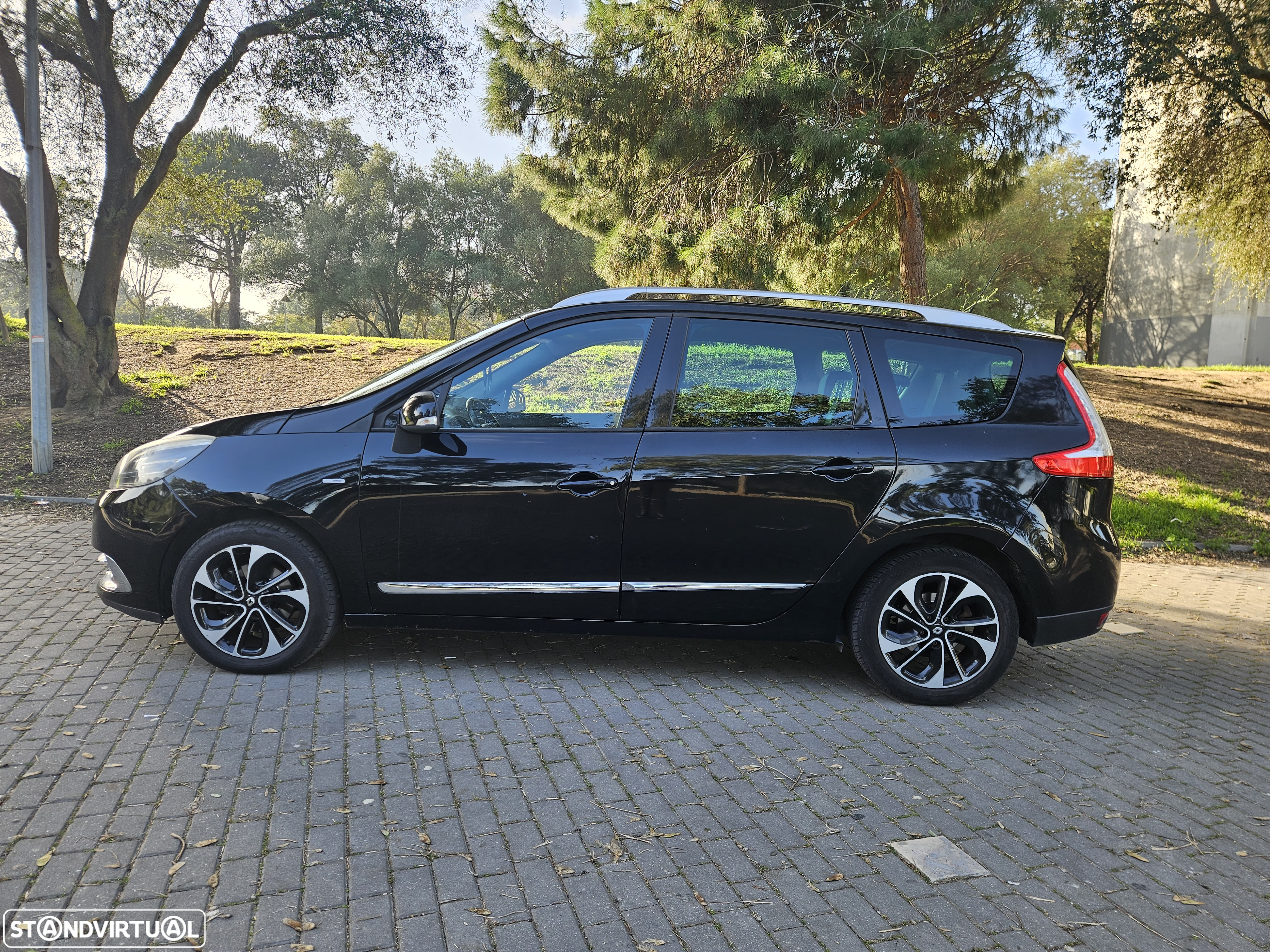 Renault Grand Scénic 1.6 dCi Bose Edition SS - 6