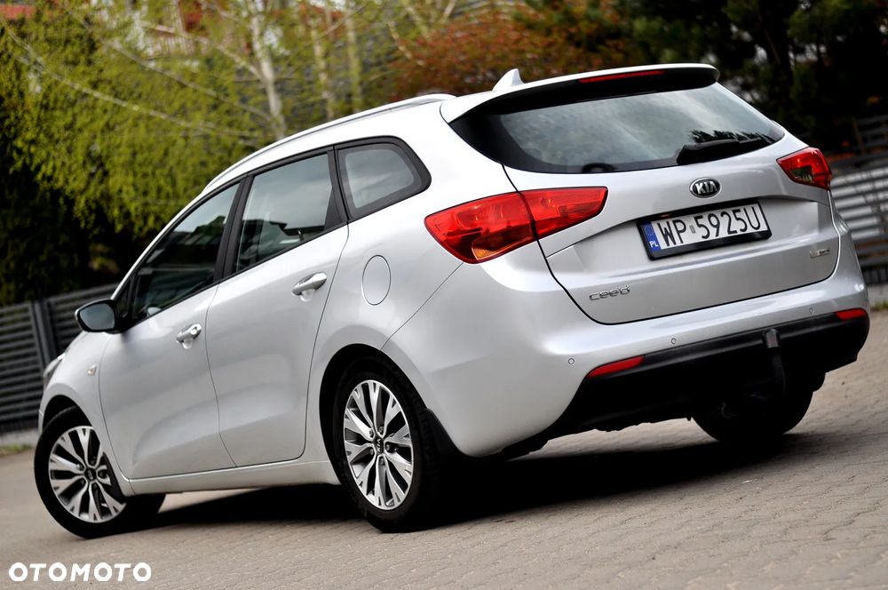 Kia Ceed 1.4 CVVT Dream Team Edition - 4
