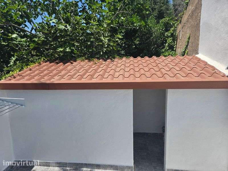 Charmosa moradia tradicional renovada em 2026 com pátio - Grande imagem: 3/10