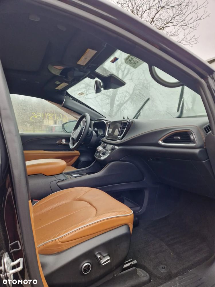 Chrysler Pacifica - 9