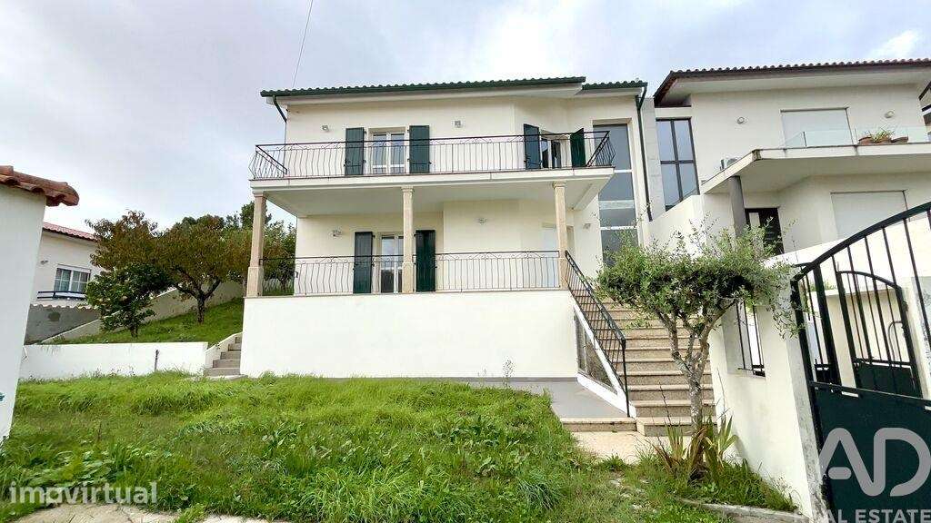 Moradia geminada T5 em Anha de 228 m2 - Grande imagem: 2/38