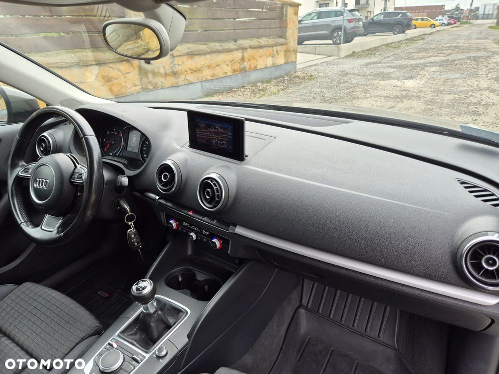 Audi A3 Sportback 1.6 TDI DPF Ambiente - 10