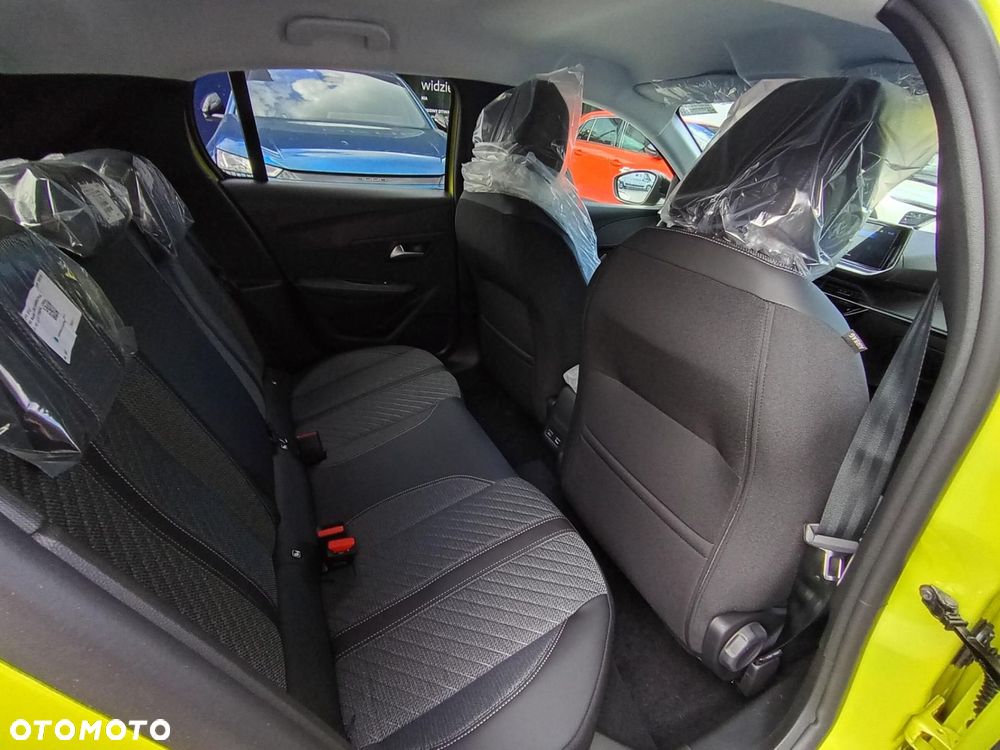 Peugeot 208 - 22