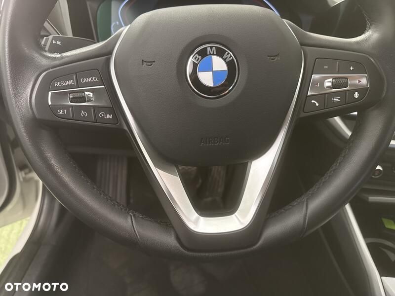 BMW Seria 3 318d MHEV - 13