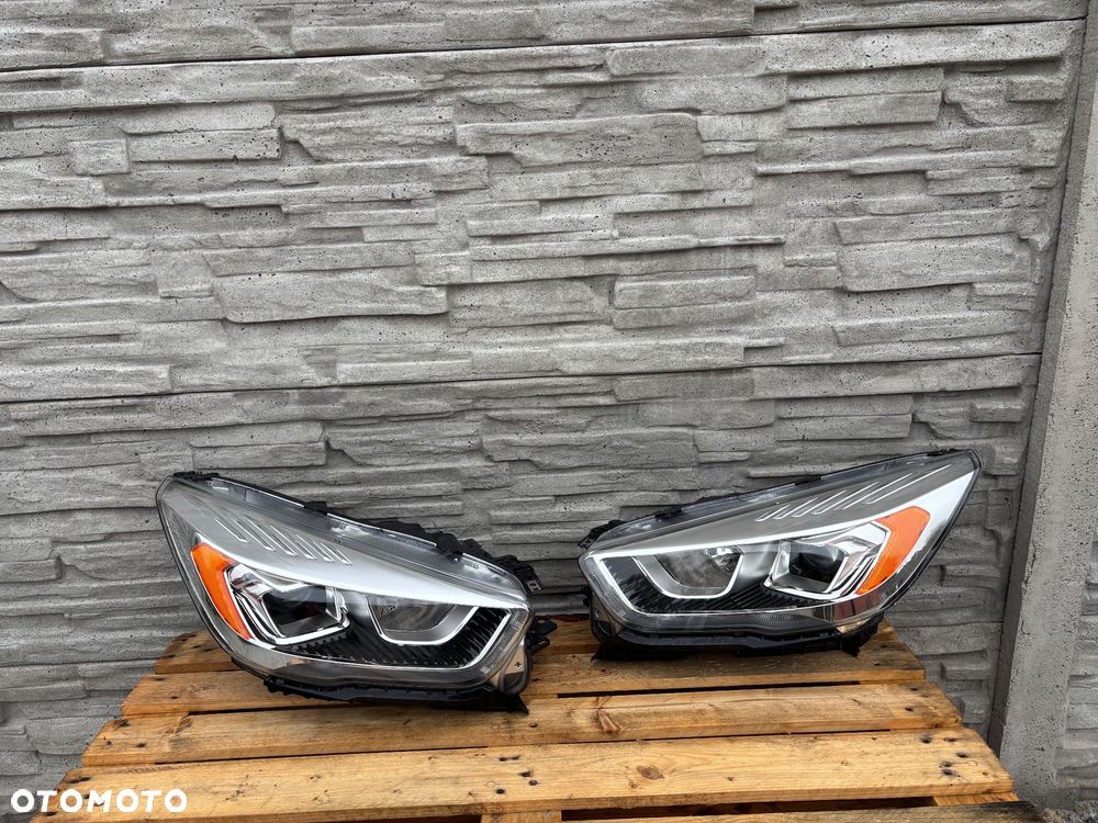 Ford Kuga MK2 lift lampa prawa soczewka led - 1