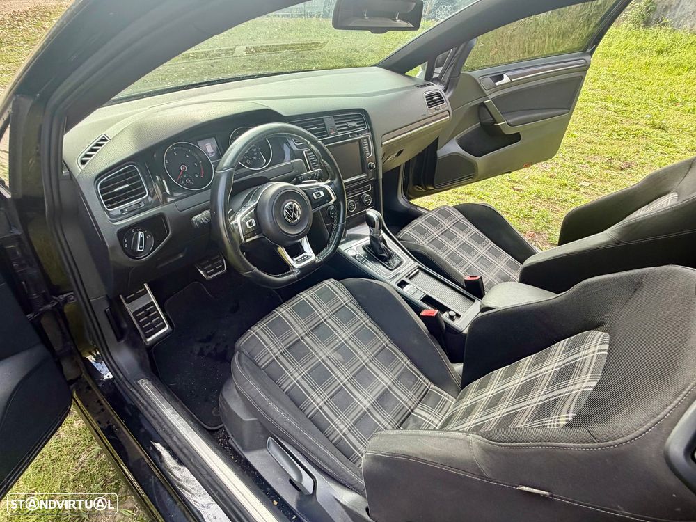 VW Golf 2.0 TDI GTD DSG - 36