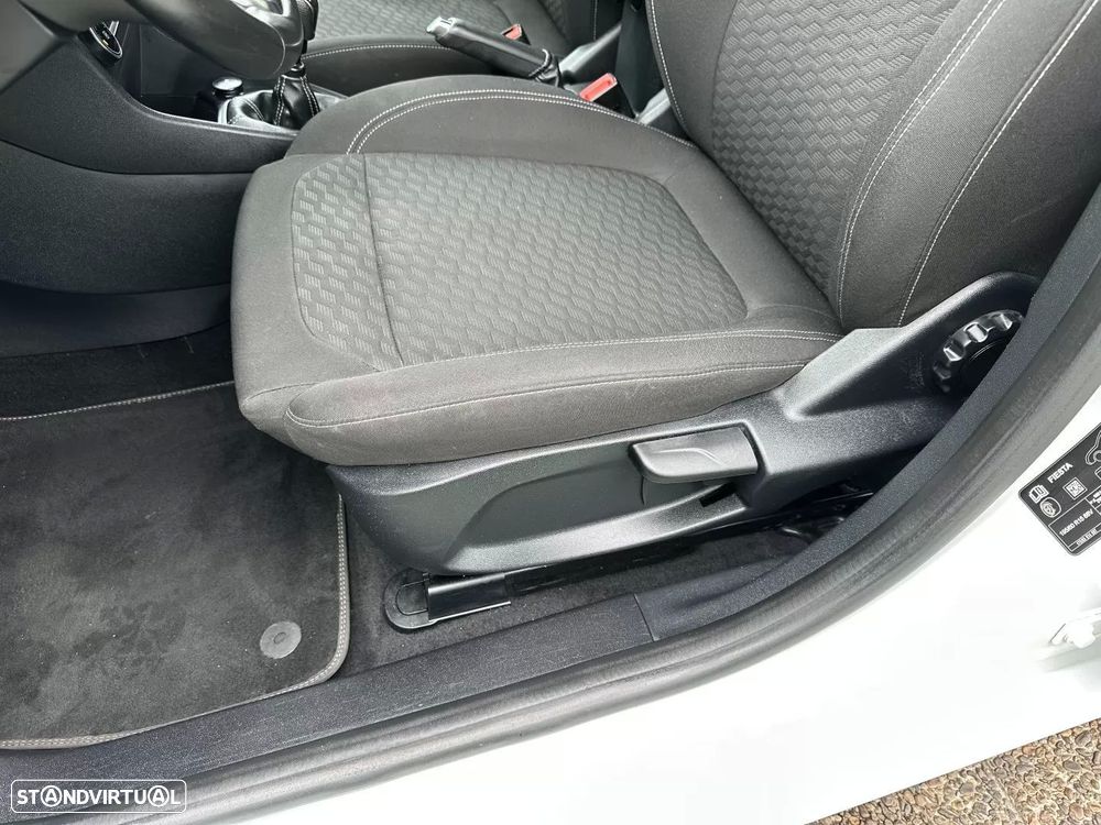 Ford Fiesta 1.0 EcoBoost Hybrid S&S TITANIUM - 34