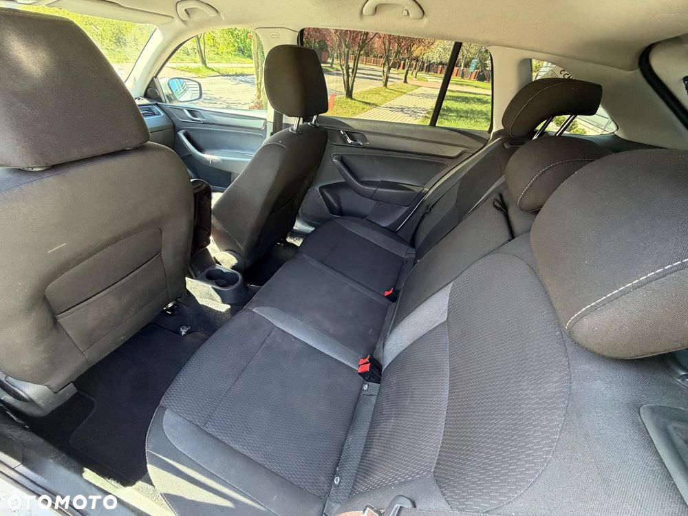 Skoda RAPID 1.6 TDI DSG Active - 16