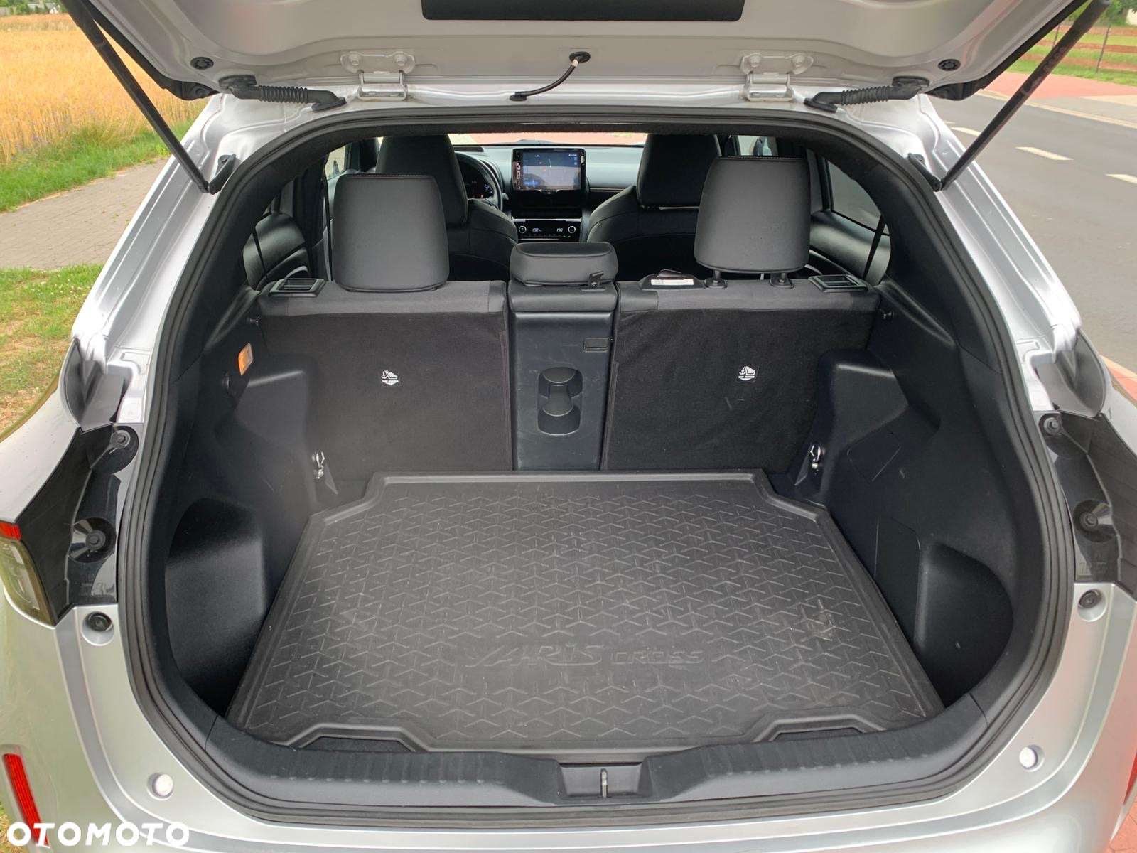 Toyota Yaris Cross Hybrid 1.5 Premiere Edition 4x4 - 26