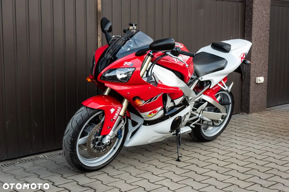 Yamaha R1 - 6