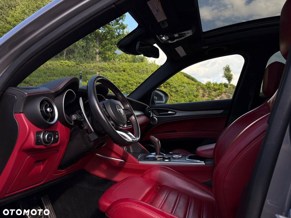 Alfa Romeo Stelvio 2.0 Turbo 16V AT8-Q4 Ti - 12