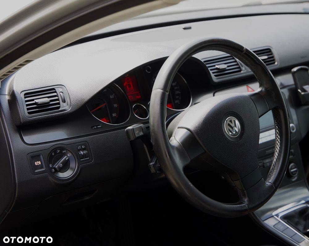 Volkswagen Passat 1.6 FSI Trendline - 5