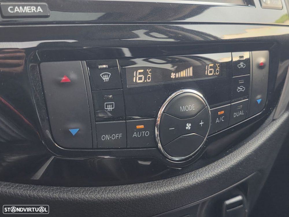 Nissan Navara 2.3 dCi CD 4WD N-Connecta Nav+Barras - 32