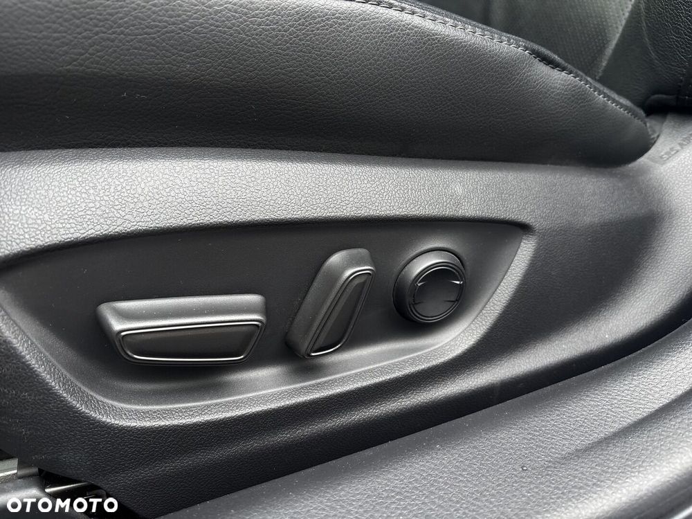 Toyota Camry 2.5 Hybrid Executive CVT - 22