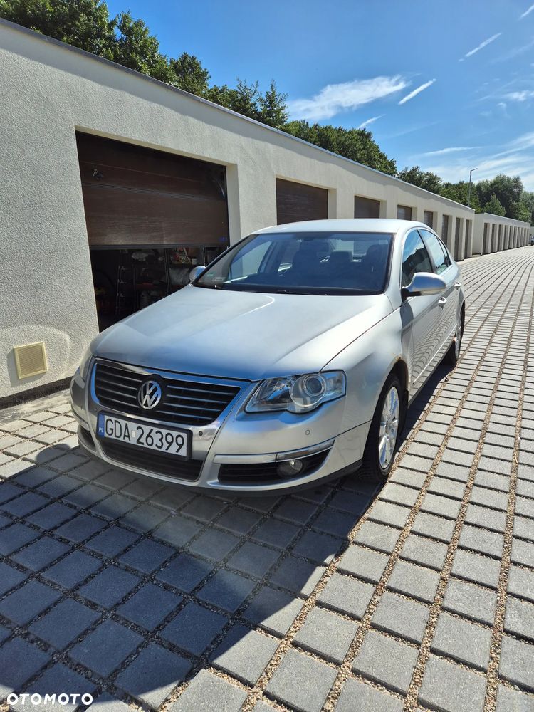 Volkswagen Passat - 1