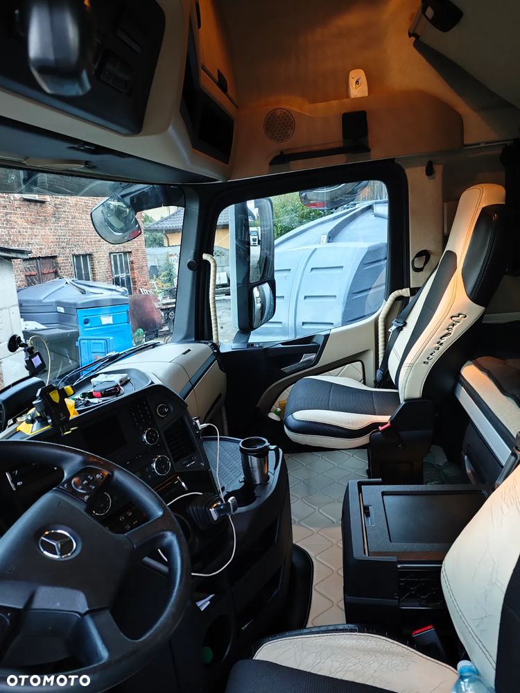 Mercedes-Benz Actors Mp4 - 5